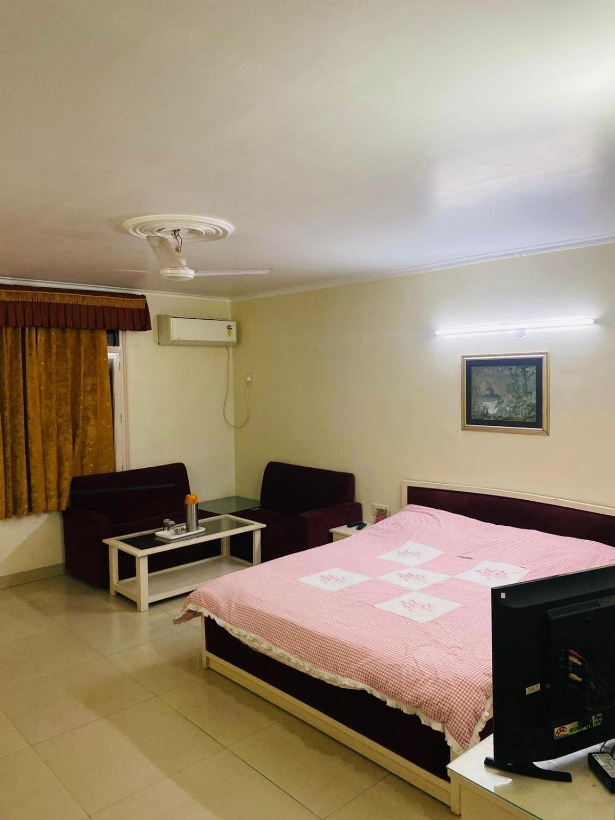 Hotel Mayur Deluxe มีรัท ภายนอก รูปภาพ
