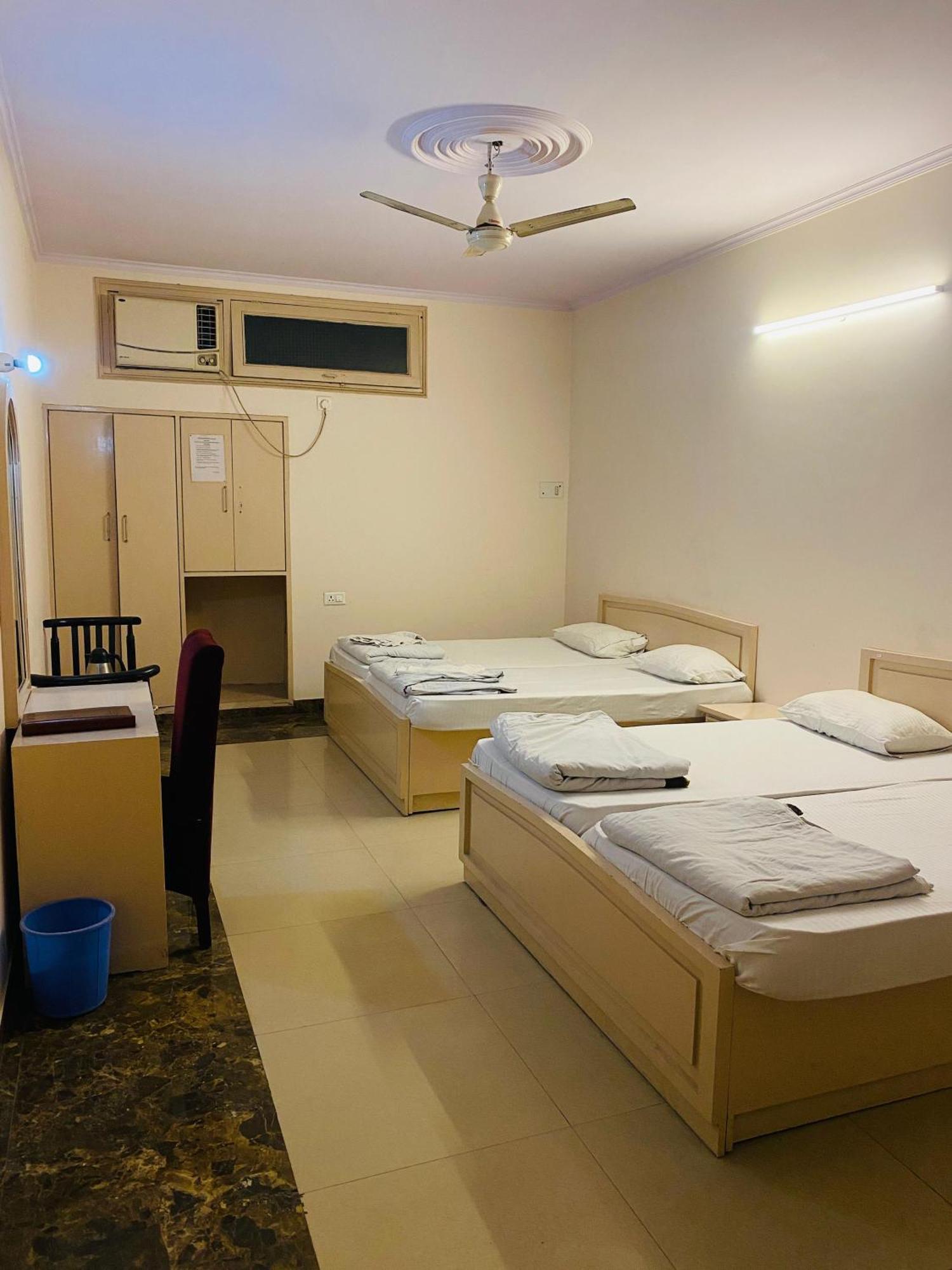 Hotel Mayur Deluxe มีรัท ภายนอก รูปภาพ