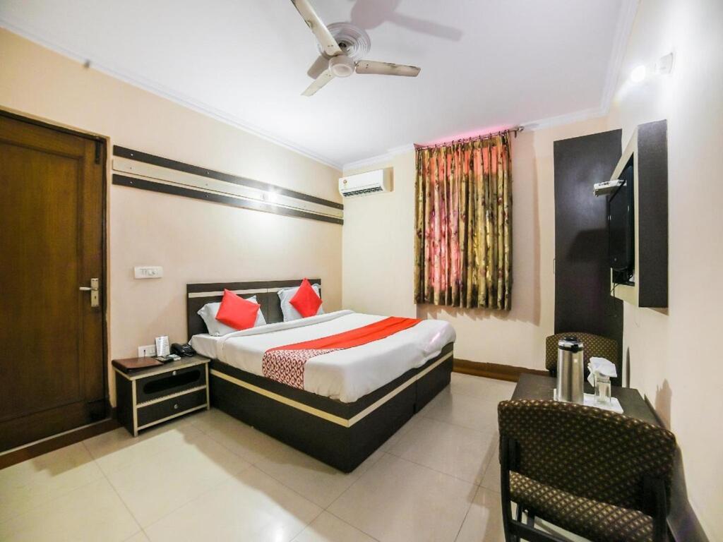 Hotel Mayur Deluxe มีรัท ภายนอก รูปภาพ