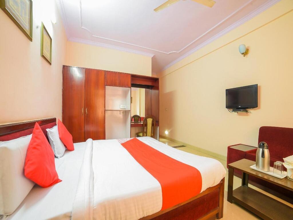 Hotel Mayur Deluxe มีรัท ภายนอก รูปภาพ